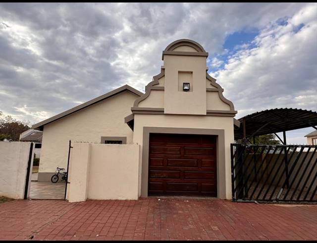 2 BEDROOM HOUSE FOR SALE IN HESTEAPARK